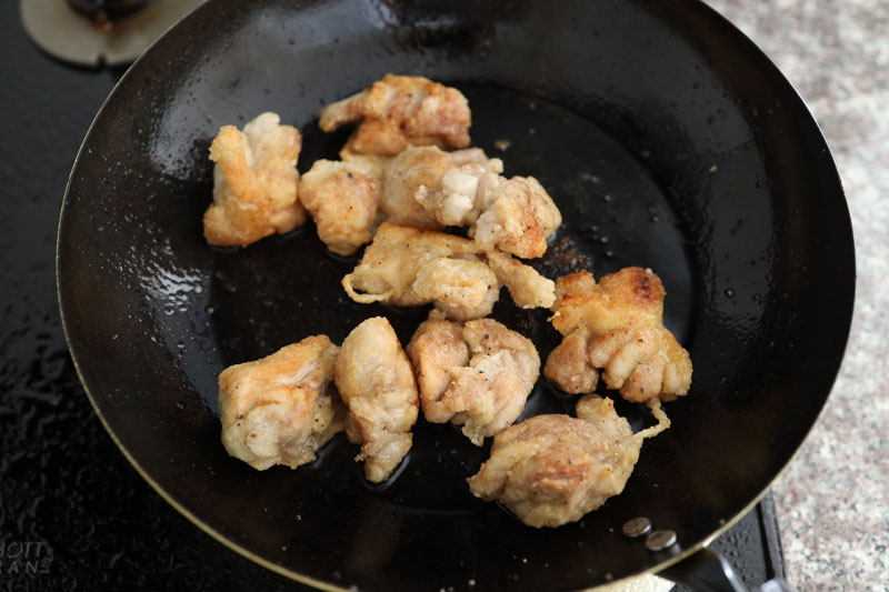 鶏もも肉を揚げ焼きに