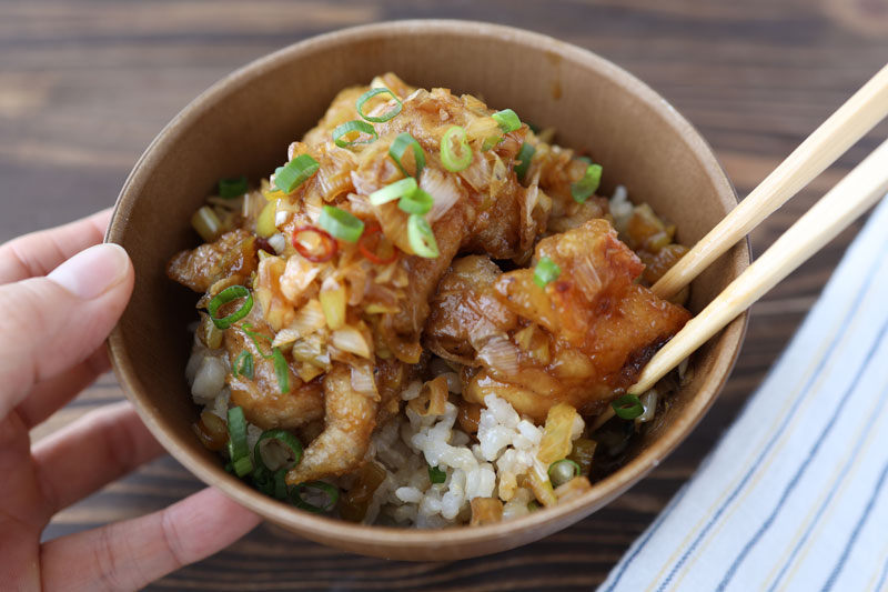 黄金比のタレがご飯と相性抜群の「脱帽 さっぱり鶏ねぎ南蛮丼」