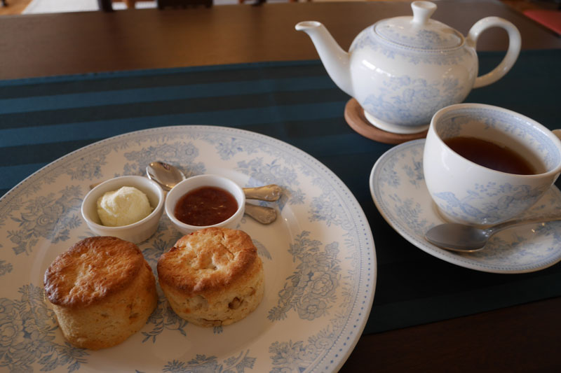 スコーンと紅茶のセットで優雅に。スコーンと紅茶のセット1530円（ティー ルーム 南4番クラシック）