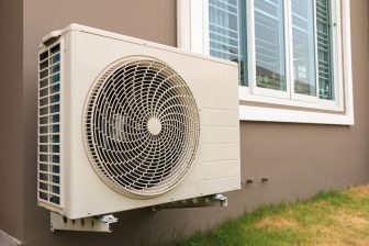 意外な盲点！エアコンの室外機のお手入れが、節電を大きく左右する