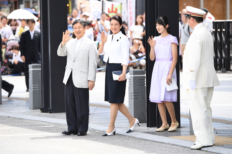 2016年8月、第1回山の日記念全国大会に出席されるため長野をご訪問の天皇皇后両陛下と愛子さま