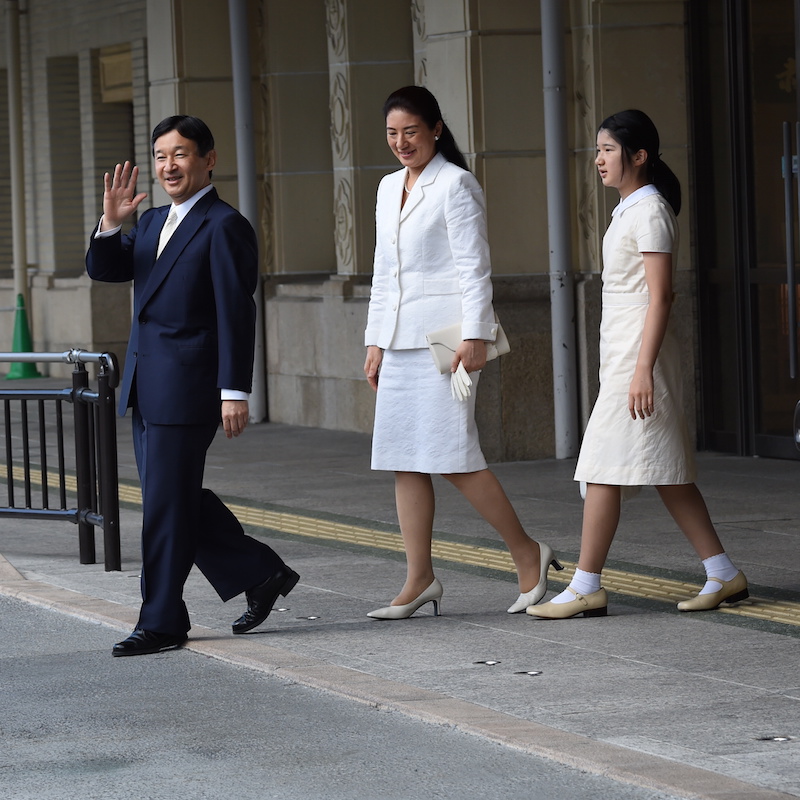 2014年7月、ご一家で三重県の伊勢神宮へ参拝されるため、伊勢市の近鉄宇治山田駅にご到着の天皇皇后両陛下と愛子さま