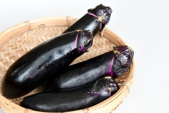 夏ナスと秋ナスの違いって？おいしいナスを見極めるポイントを野菜ソムリエプロが解説