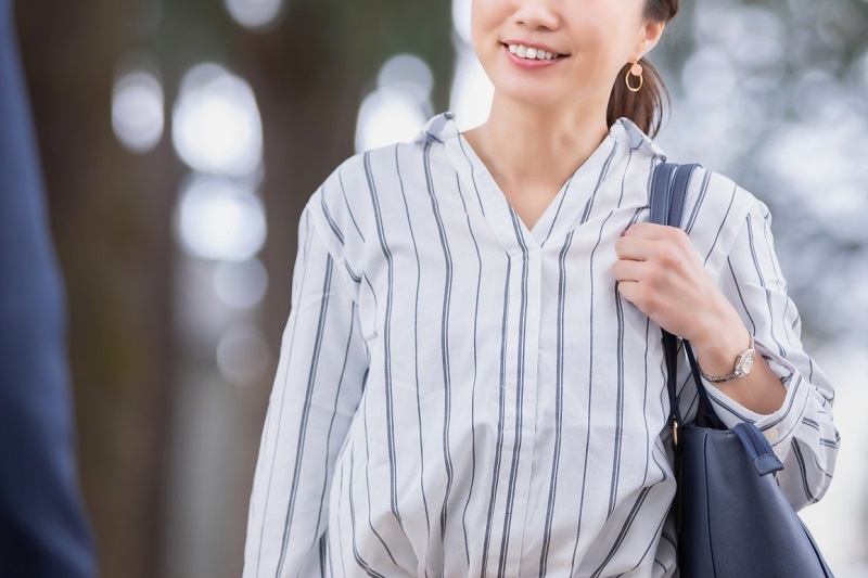 女性が対話しているイメージ写真