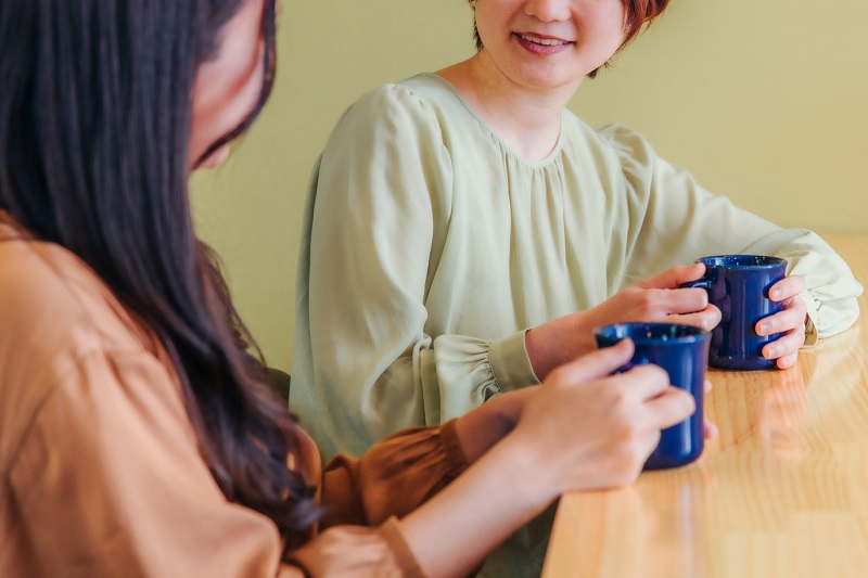 声だけでなく相手の立ち振る舞いにも合わせる（Ph／photoAC）