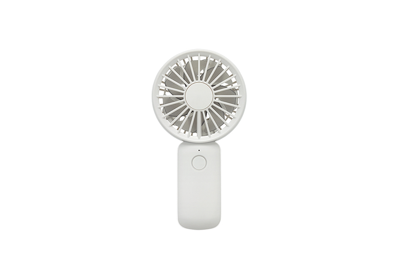 バッグに入れても荷物に感じないほど軽くてコンパクト。『 Silky Wind HANDY FAN S 9ZF031RH』1980円（税込）