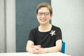 薄井シンシアさんが語る自宅で効率的に働く方法「オフィスと同じ服、化粧」「机もPCも携帯も仕事…