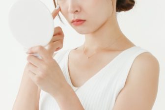 気になる目のクマ、なぜできる？　3タイプ別「とるべき食材」を皮膚科医が解説