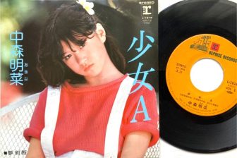 中森明菜が歌姫たる所以　『少女A』のポニーテール姿に始まる、衣装と髪型の“明菜伝説”