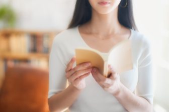 痩せたい人や肌の調子をよくしたい人は猫背を矯正したほうがいい理由と改善するための座り方