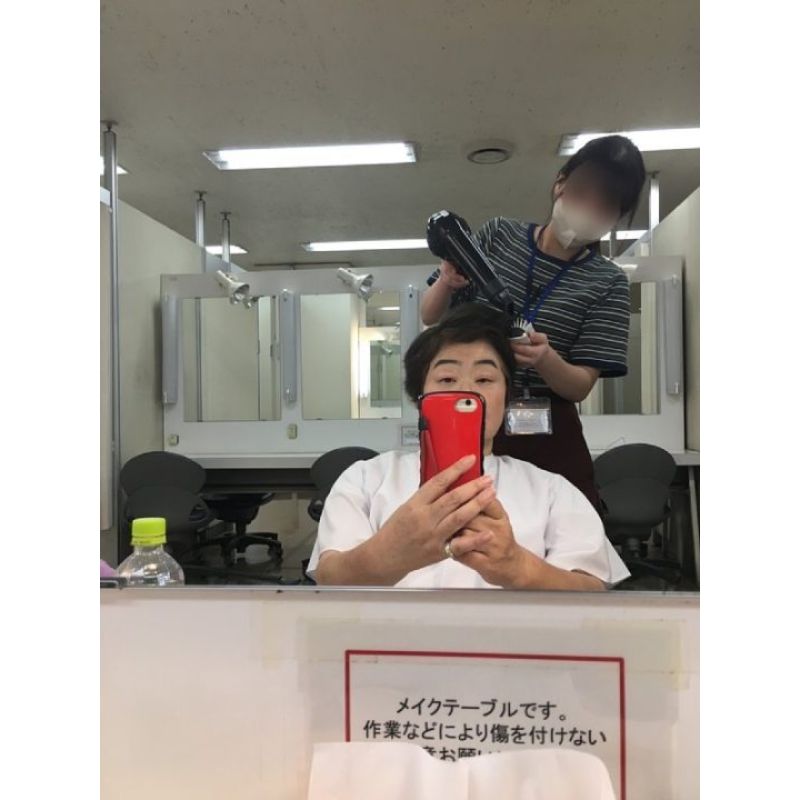 NHK『あさイチ』のヘアメイク室にて。出演前に自撮り