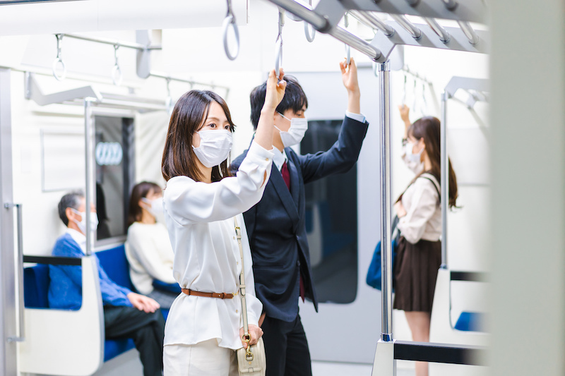 通勤などで使う電車やバスでの疲れを軽減させる古武術のワザとは（Ph／イメージマート）