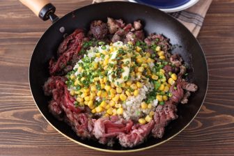 焼肉のタレが効いてる！「極み ペッパーランチ風ご飯」【もあいかすみ ラクウマレシピ】