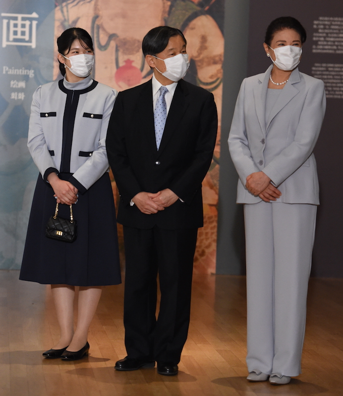 11月24日、東京・上野の東京国立博物館で開かれた、同館創立150年を記念した特別展をご鑑賞の天皇皇后両陛下と愛子さま