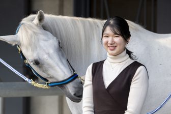 愛子さま21歳のバースデー　皇后雅子さまとの誕生日ショットなどファッションをプレイバック