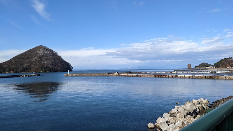 青い海と快晴の空