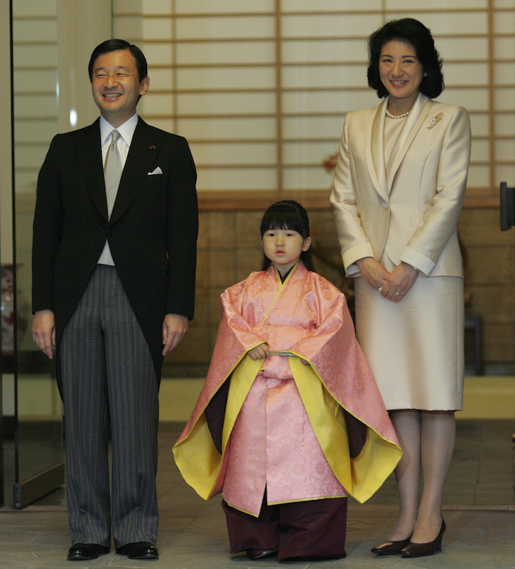 初めての袴姿を披露される愛子さま（2006年11月11日、Ph／JMPA）