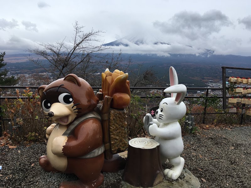 この日は天気が悪く、富士山も隠れがち（～河口湖～　富士山パノラマロープウェイ：山梨県）