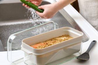 ぬか漬け作りの不満を解消！水分を自然排出できる「ぬか漬け容器」が新登場