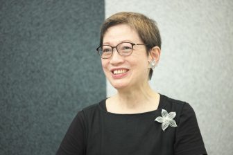 薄井シンシアさんは「在宅よりもオフィス勤務」派、何気ない会話が刺激になって成長につながる