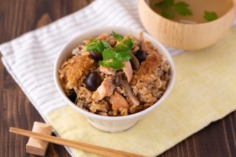 鮭とバターの最強コンビ！感動のおいしさ「極み 鮭ときのこの炊き込みご飯」【もあいかすみ ラク…