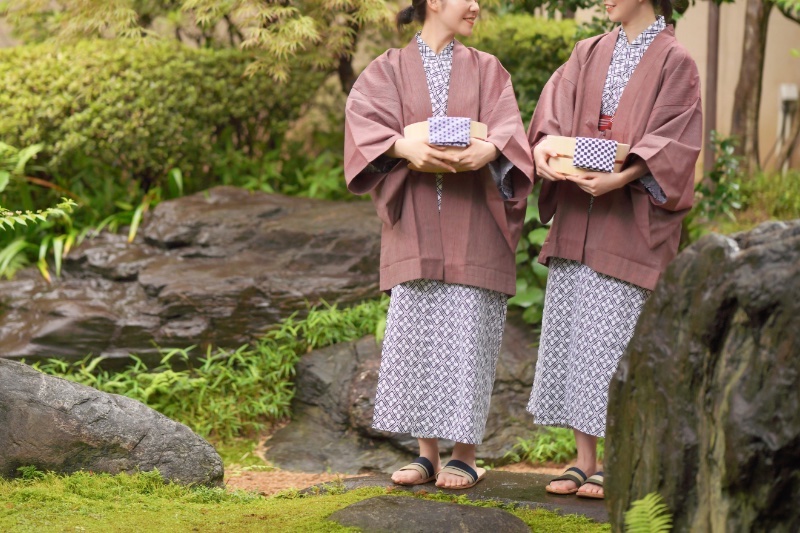 信用できる相手との旅行なら、カードでまとめて支払いするのも◎（Ph／photo AC）