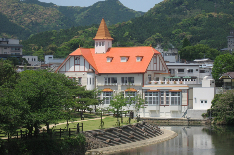 ※嬉野温泉公衆浴場「シーボルトの湯」はだれでも利用可能。入浴料は大人（中学生以上）420円