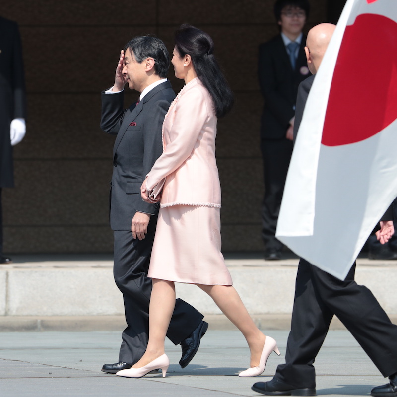 足元は白で抜け感たっぷり（2017年4月5日、Ph／JMPA）