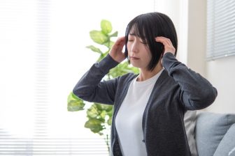 頭の中に霧がかかったようにモヤモヤ…「ブレインフォグ」改善に効果が期待できる栄養素＆漢方薬