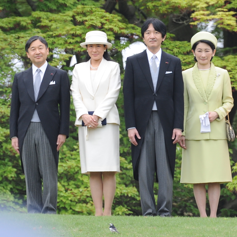 白のセットアップと白の帽子をお召しに（2016年4月27日、Ph／JMPA）