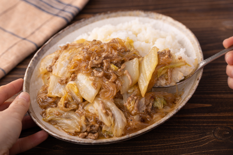 つるつるとろ～り！食感がたまらない「絶品 白菜の春雨中華丼」