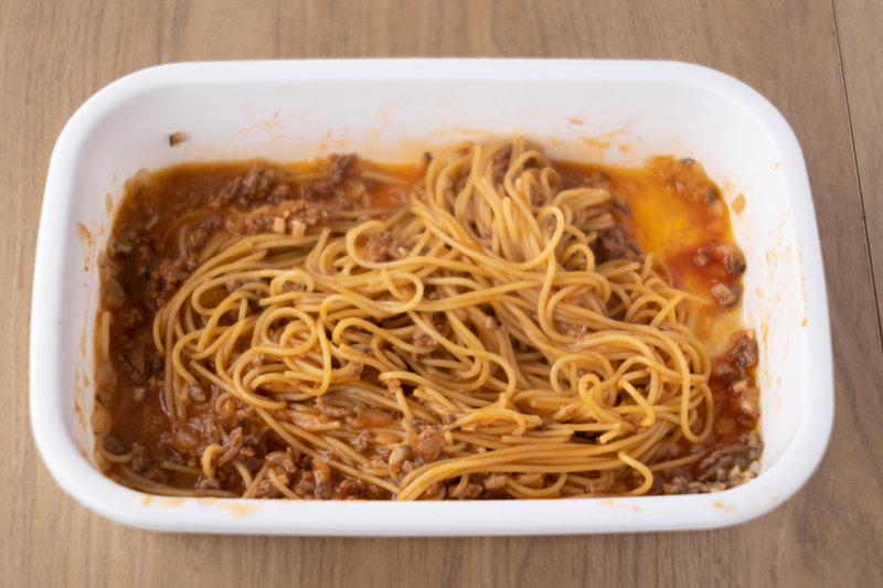 レンチンだけで！焼肉のたれでコクが増す絶品「楽速 レンジミートパスタ」