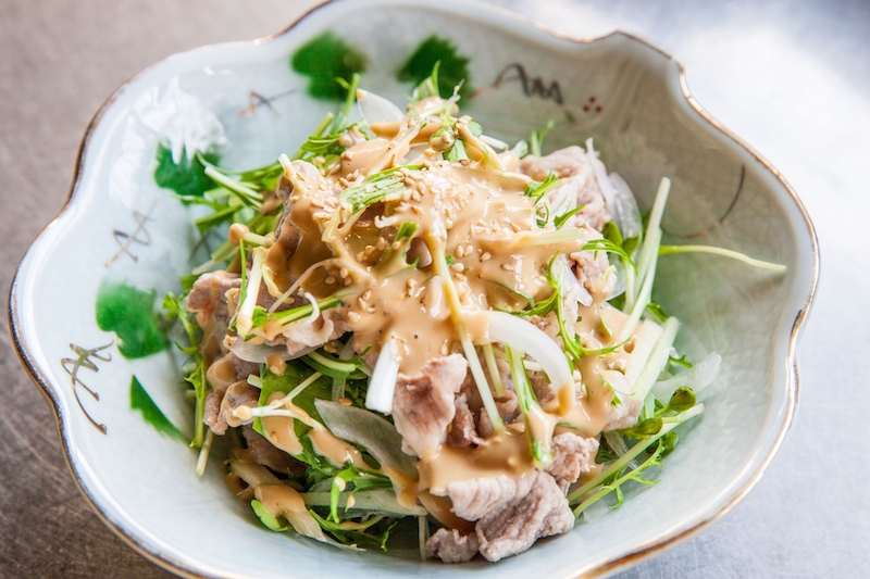 新玉ねぎは豚肉などビタミンB1を多く含む食材との組み合わせがおすすめ（Ph／photoAC）