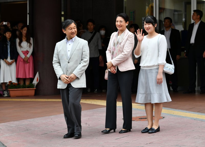 涼やかなスカーフで季節感もバッチリ（2018年5月3日、Ph／JMPA）