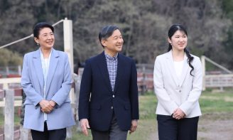 天皇陛下が64歳に】天皇ご一家の仲むつまじい姿をプレイバック