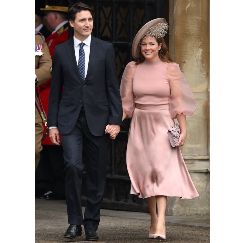 ソフィー夫人は淡いピンクで統一したコーディネート（2023年5月6日、Ph／GettyImages）