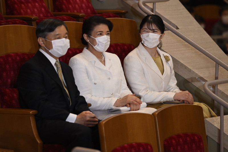 笑顔で鑑賞されるご一家（2023年5月4日、Ph／JMPA）