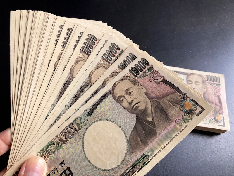 たくさんの一万円札