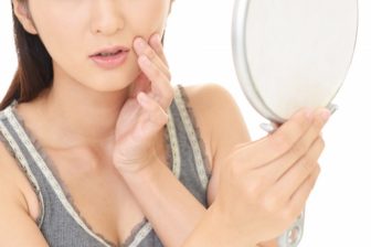 更年期にヒゲが濃くなった…食べ物でも対策できる？薬剤師が教える解決法