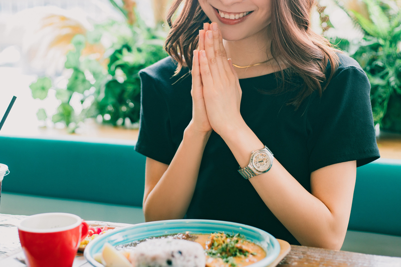 ひとりでランチをするときは、スマホやテレビなどに目を向けずに食事だけに集中（Ph／イメージマート）