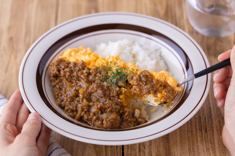 ふっわふわの卵が絶妙！食べる手が止まらない「カレーそぼろごはん」