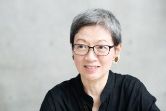 《仕事か？子育てか？の悩みへの回答》薄井シンシアさん「人生は長距離マラソン。水を飲み、バナ…