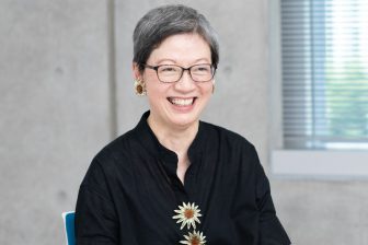 《65歳からの働き方》薄井シンシアさん、悩んだ進路選択肢は3つ　「私のキャリアの築き方は東京メ…