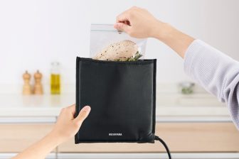 水も鍋も使わず簡単に低温調理ができる！ポーチ型の「低温調理器 」が登場