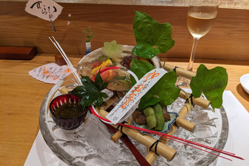 見た目にも華やか。お料理にも誕生日のお祝いメッセ―ジ（草喰・常）