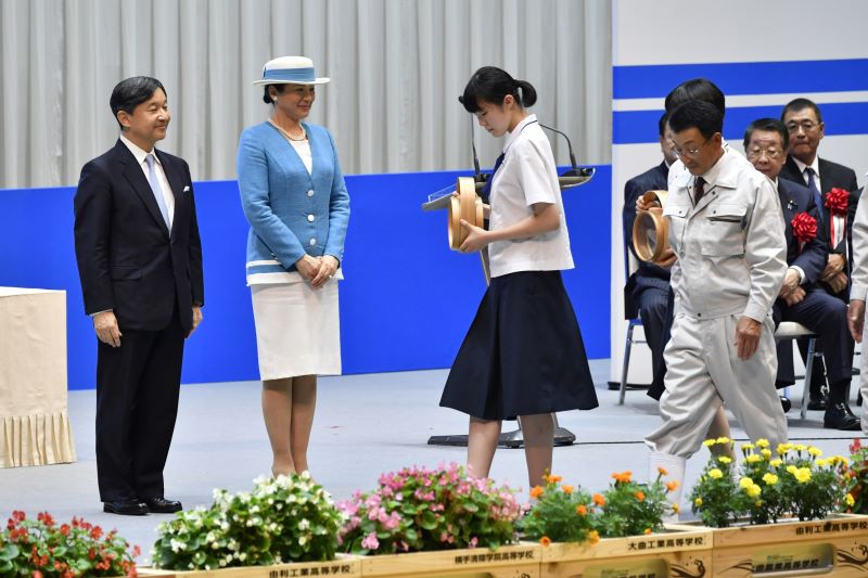 稚魚などを持った関係者が登壇（2019年9月8日、Ph／JMPA）