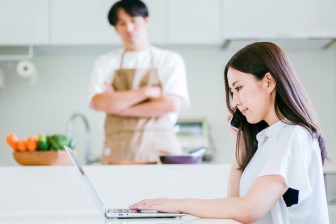 リモートワークで夫婦に亀裂が入らないために…仕事中に「この麦茶、飲んでもいい？」もダメ、空間…