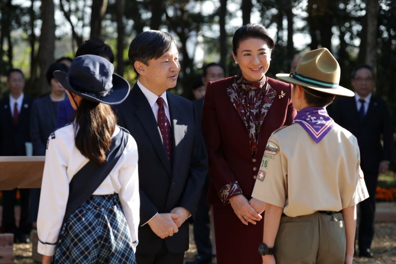 笑顔で話される両陛下（2018年11月17日、Ph／JMPA）