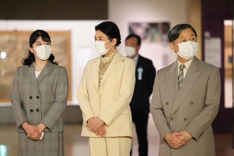 上野公園の東京国立博物館をご訪問の天皇皇后両陛下と愛子さま