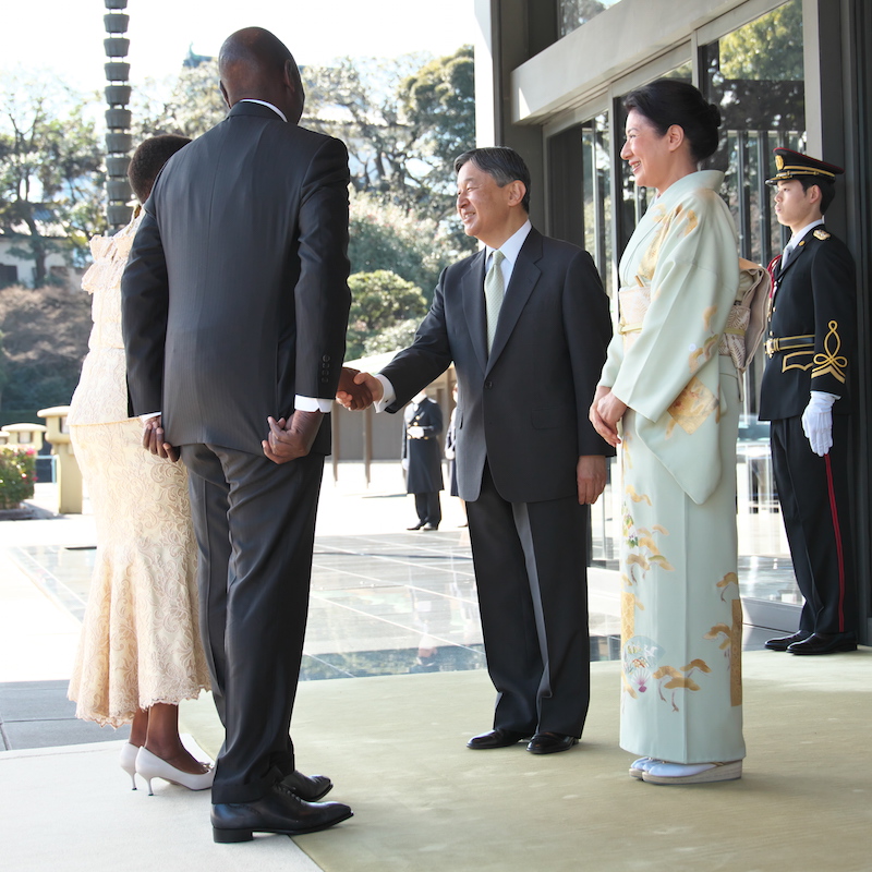 笑顔でお出迎えの天皇皇后両陛下（2024年2月9日、Ph／JMPA）